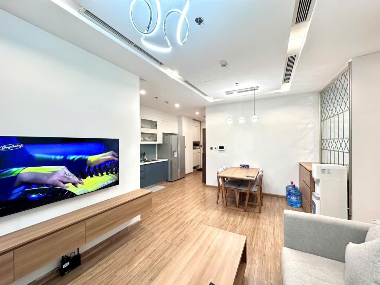 Luxury Apartment In Vinhomes Metropolis Hanoi Bagian luar foto